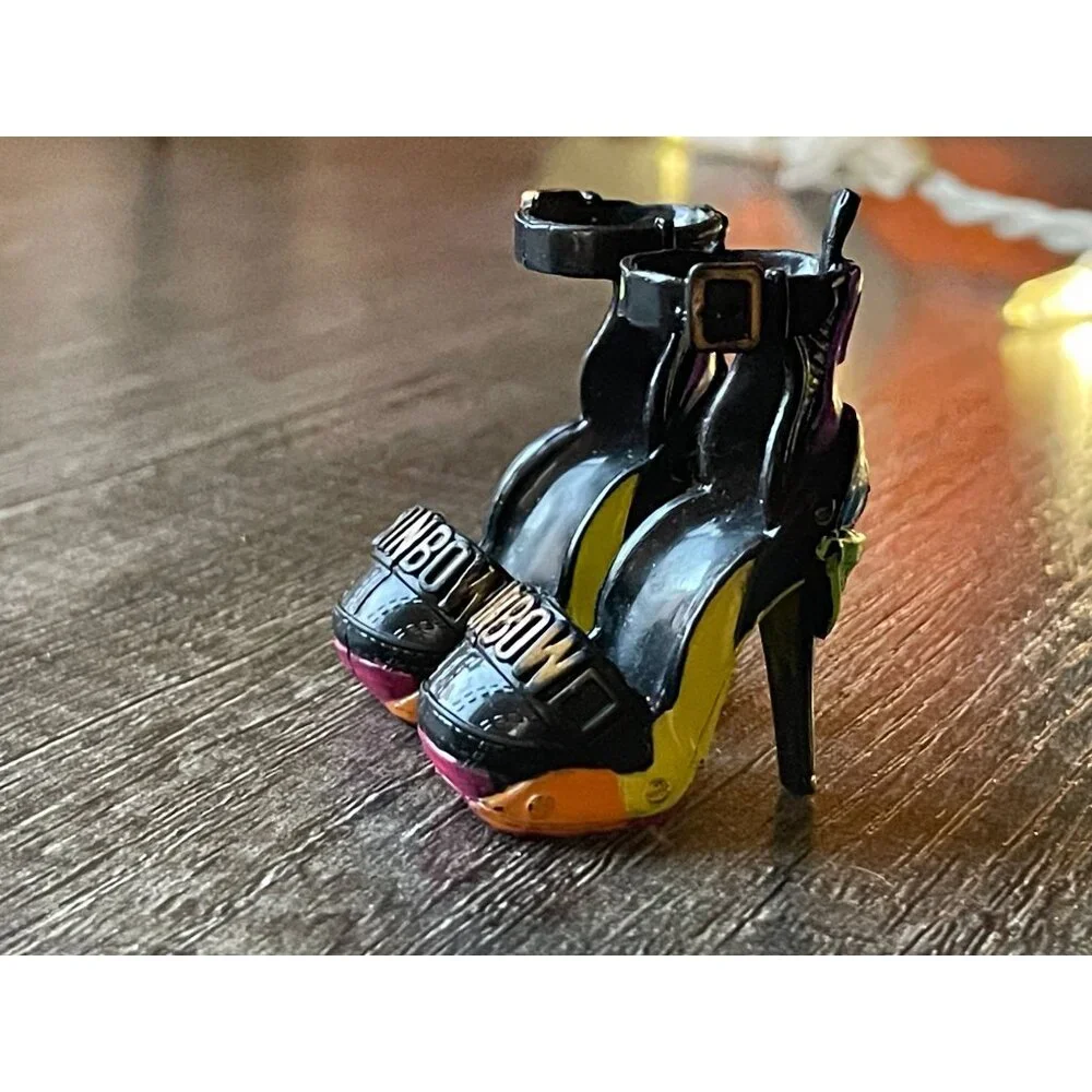 Rainbow High Ainsley Slater Trunk Show Heels - Black Gold 